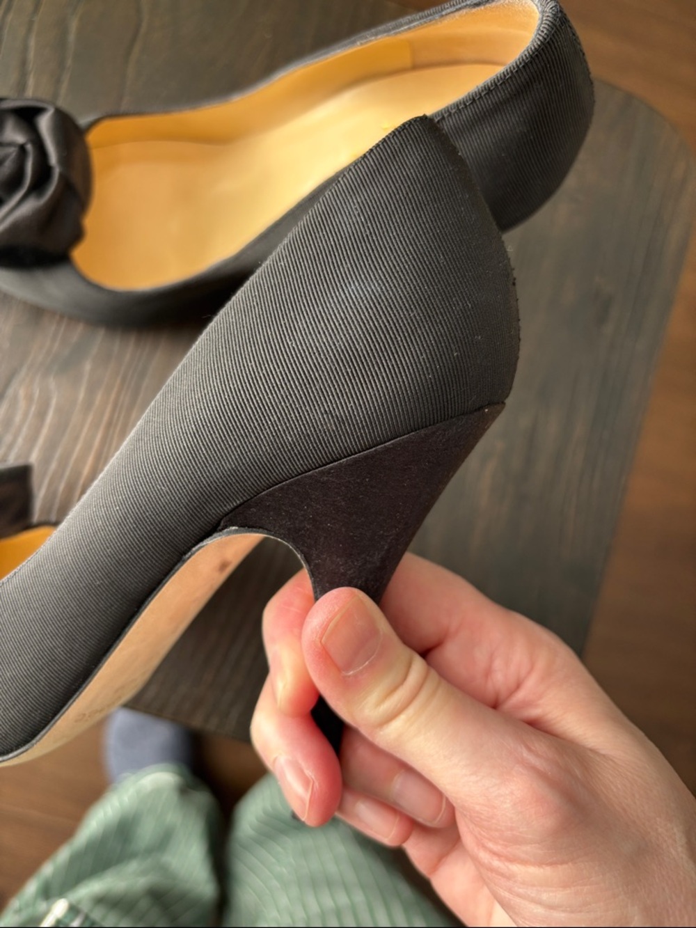 Kate Spade Black Pointed-Toe Pumps with Rosette Accent size 6 1/2 - Picture 6 of 10